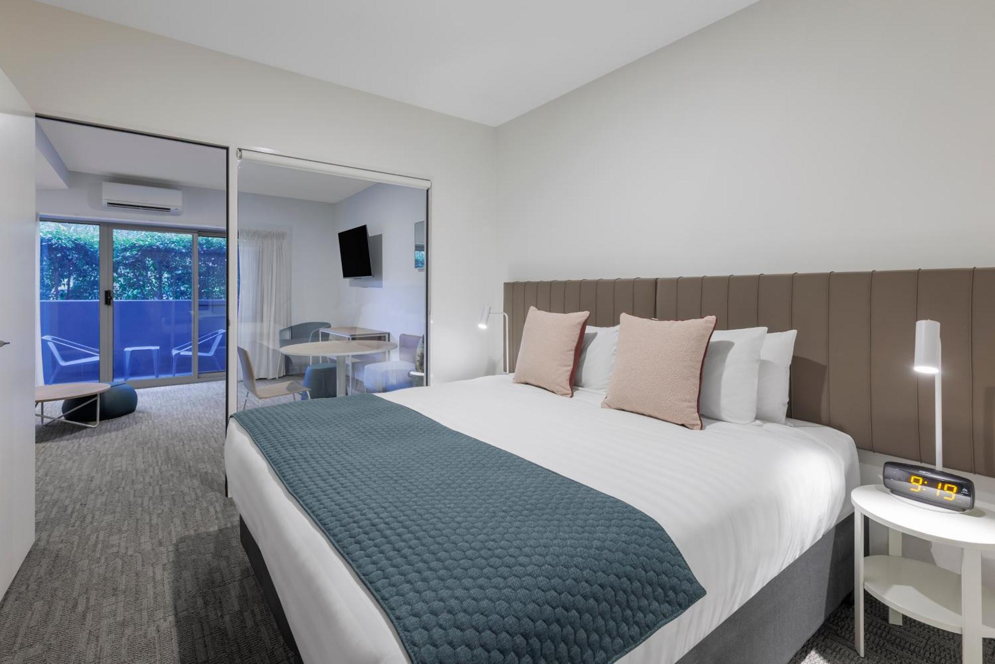 Quest Bundoora Aparthotel Melbourne Bagian luar foto