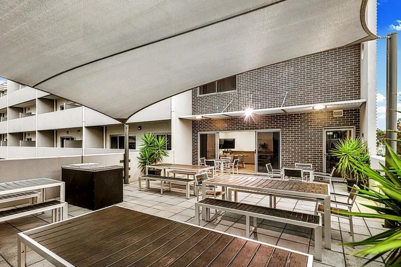 Quest Bundoora Aparthotel Melbourne Bagian luar foto